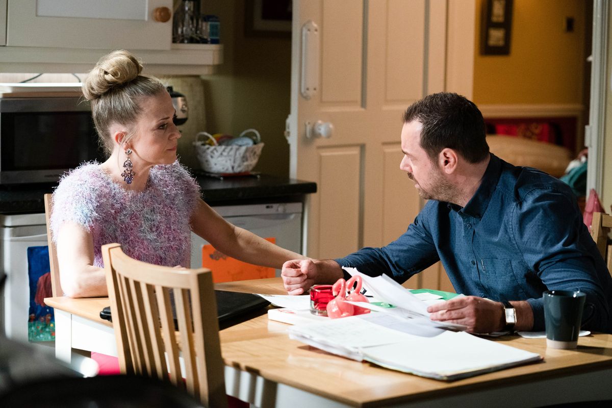 Linda Carter talks to Mick Carter in EastEnders