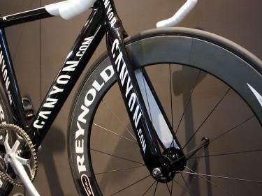 The deep-section carbon fork doesn't even have a mounting hole for a front brake - track use only, please!