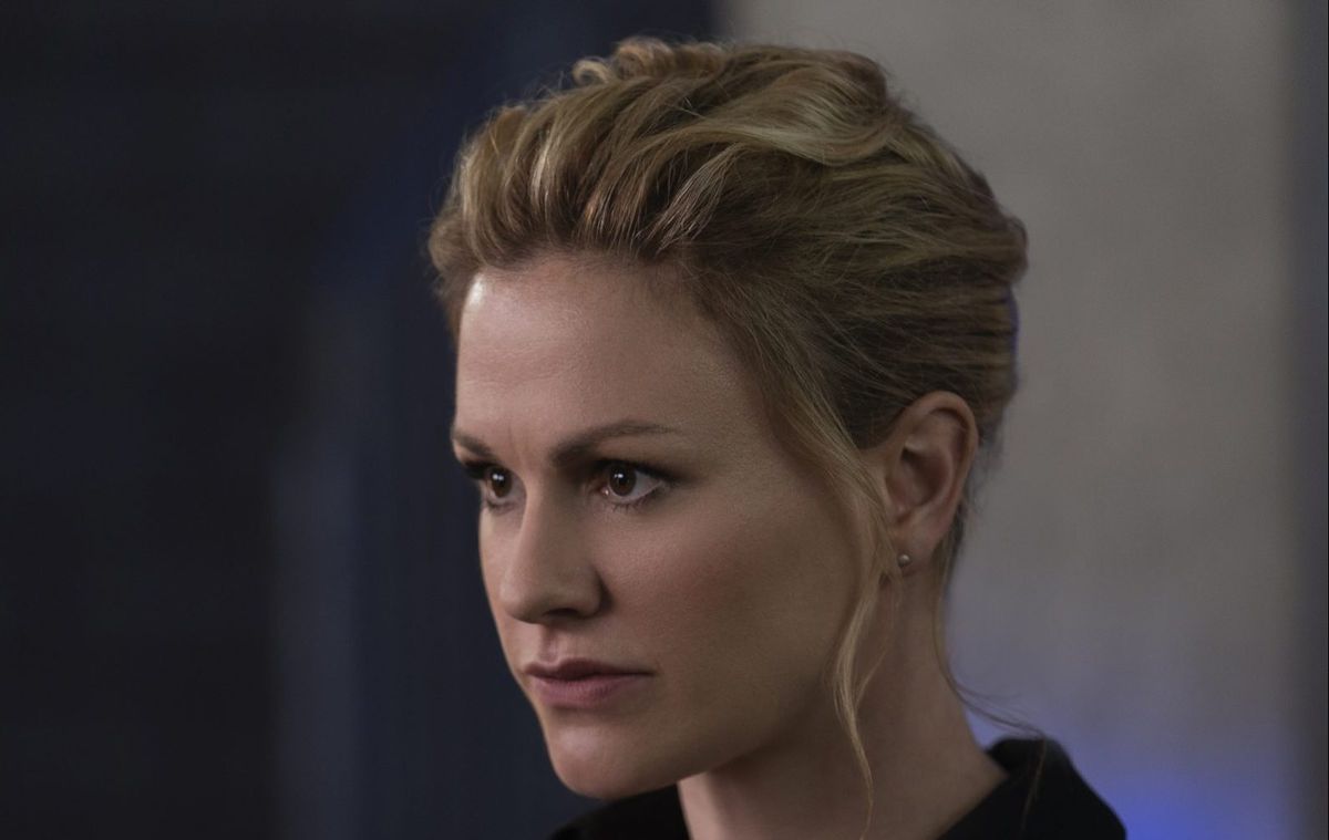 Anna Paquin as Robyn in Flack