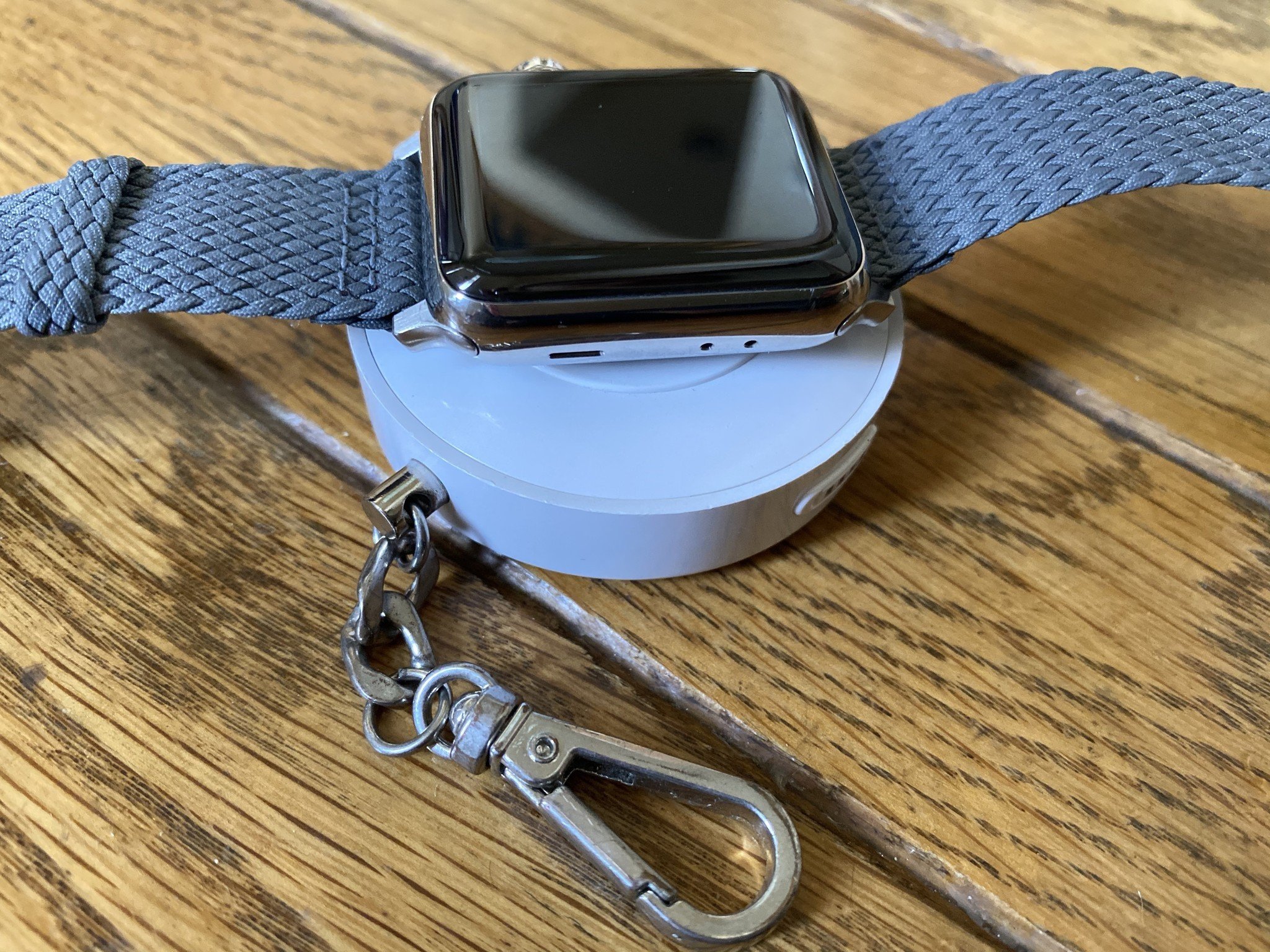Как заряжать apple watch без зарядки. Зарядка для apple watch. apple watch charger. зарядка для эппл вотч 7. зарядник apple watch.