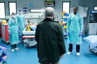 Roy holding Connie, Marty and Jacob hostage in Resus