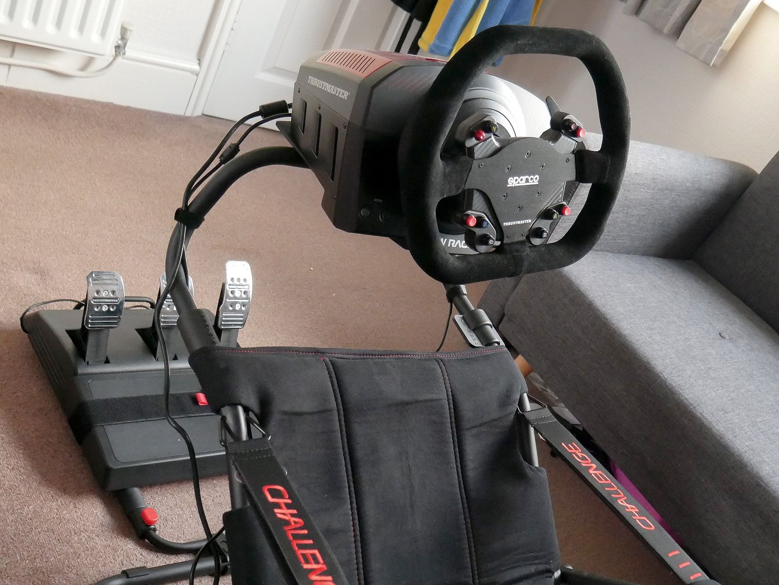 Кресло thrustmaster