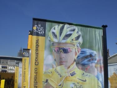 Alberto Contador looking pensive on his flag.