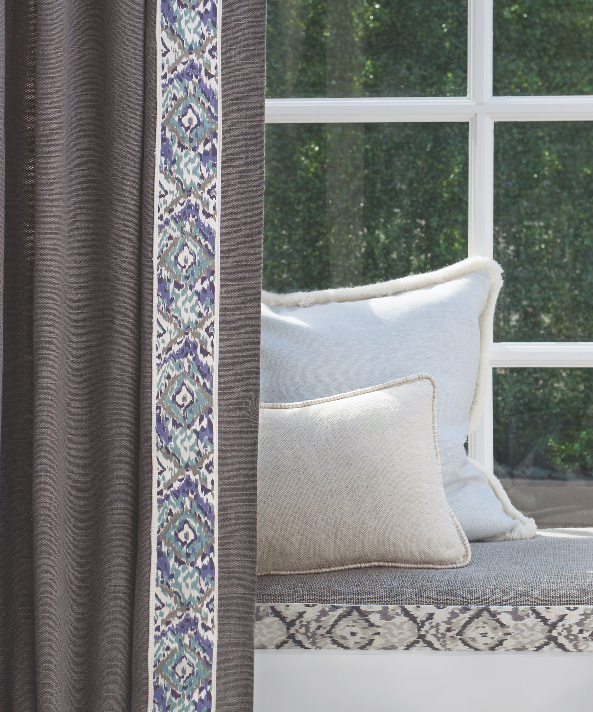 Country-curtain-ideas-for-living-rooms-10-Samuel-&-Sons
