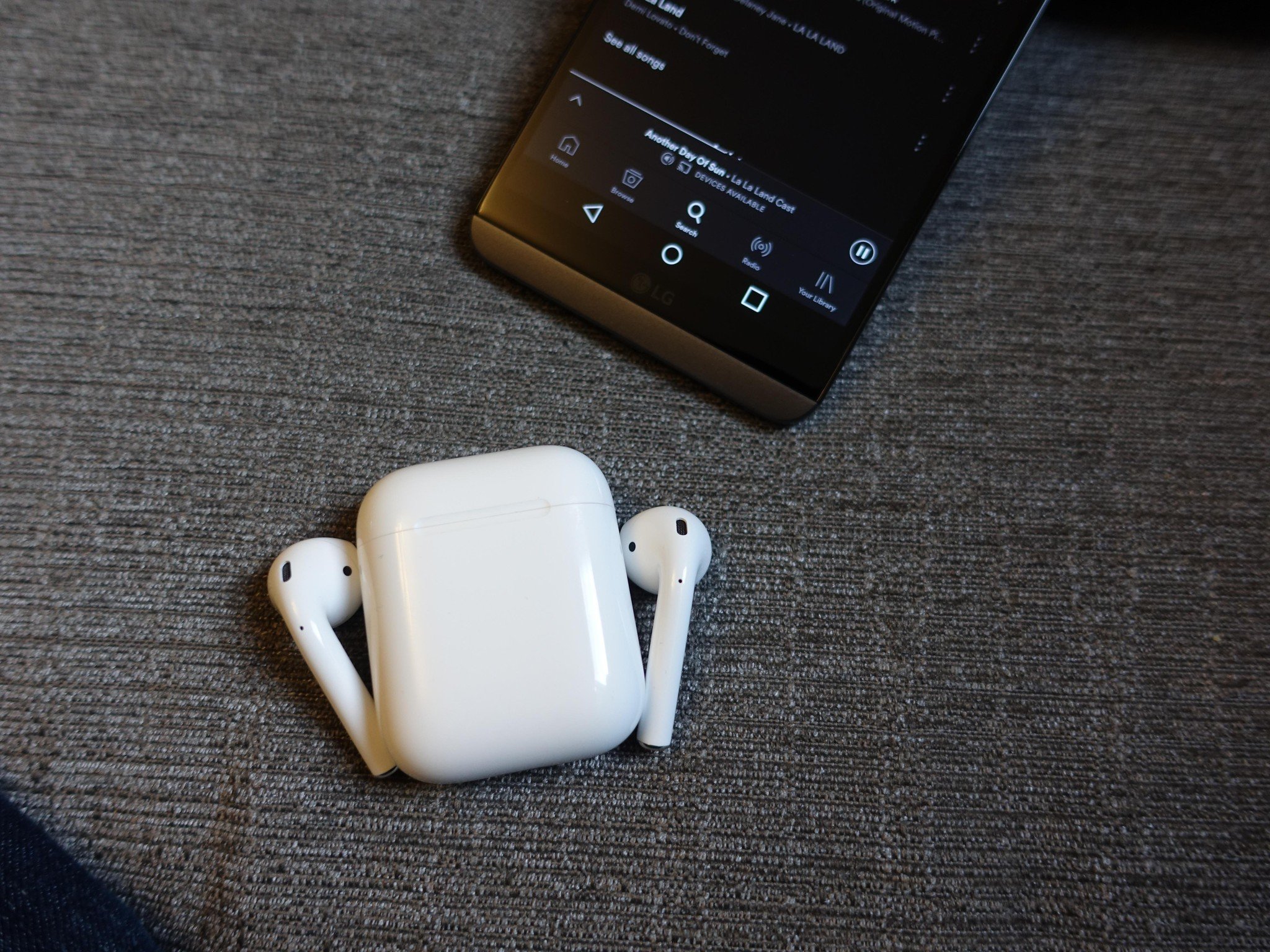 Airpods моргают оранжевым. Аирподс 3 к самсунгу.