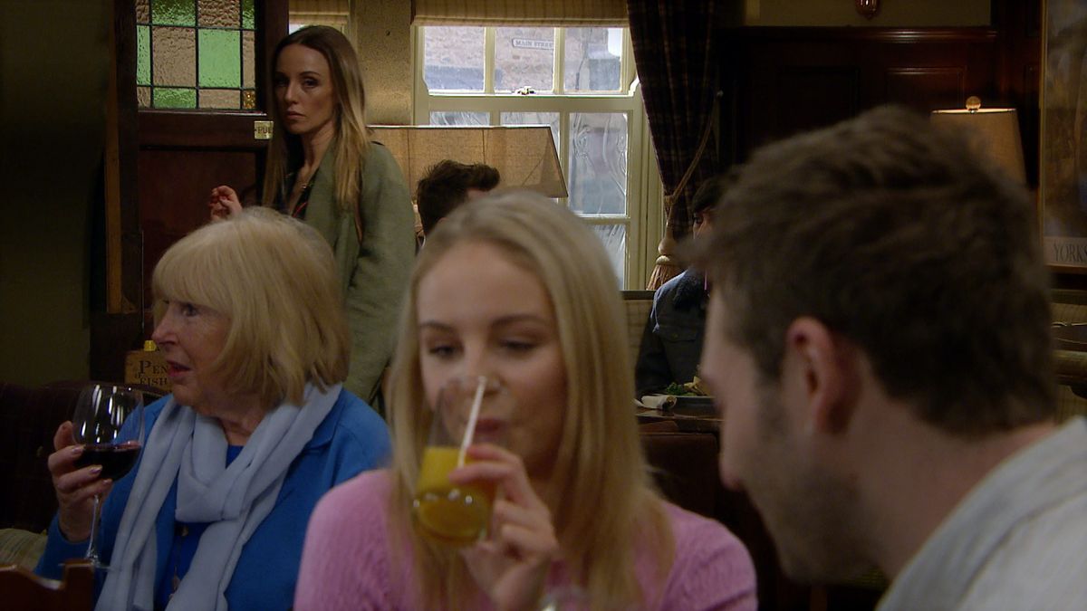 Belle shares a drink with Jamie in Emmerdale