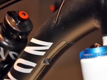 Derailleur cables are internally routed to protect them from dirt, debris, and impact, while additonal bolt-on guides provide for height-adjustable seatposts and Truvativ's HammerSchmidt.