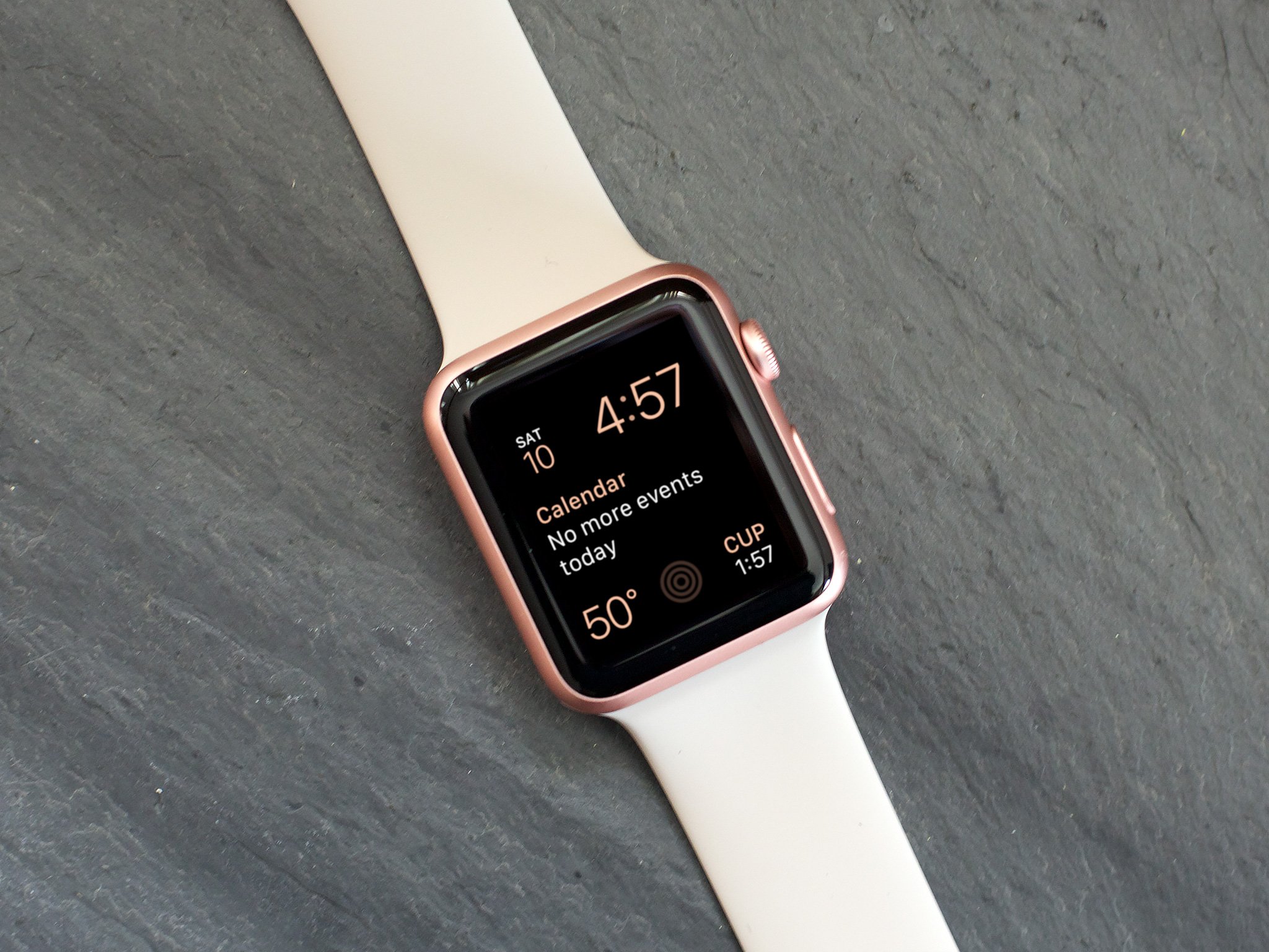 Часы apple watch 10 gold. Apple watch Series 4 Rose Gold. Часы эплвоч Титан. Apple watch se 2020 Rose Gold. Apple watch se Rose Gold.