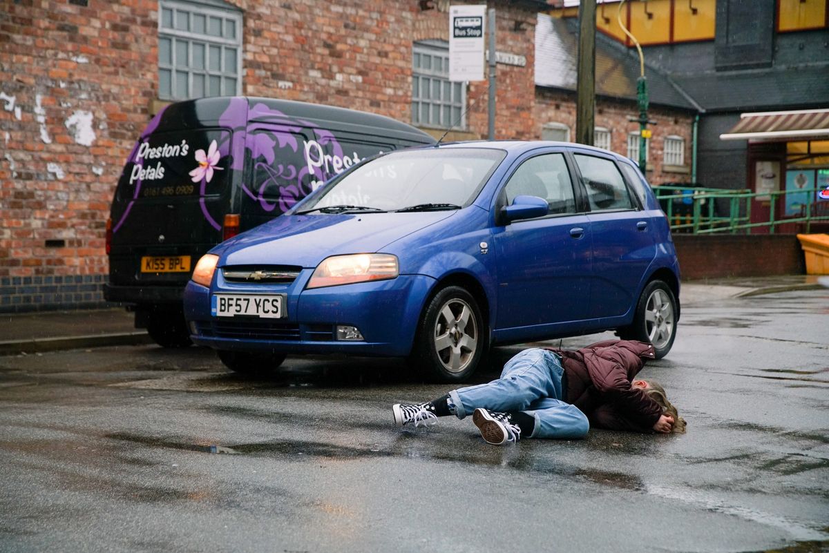 Coronation Street spoilers: Summer Spellman is hit by a car!