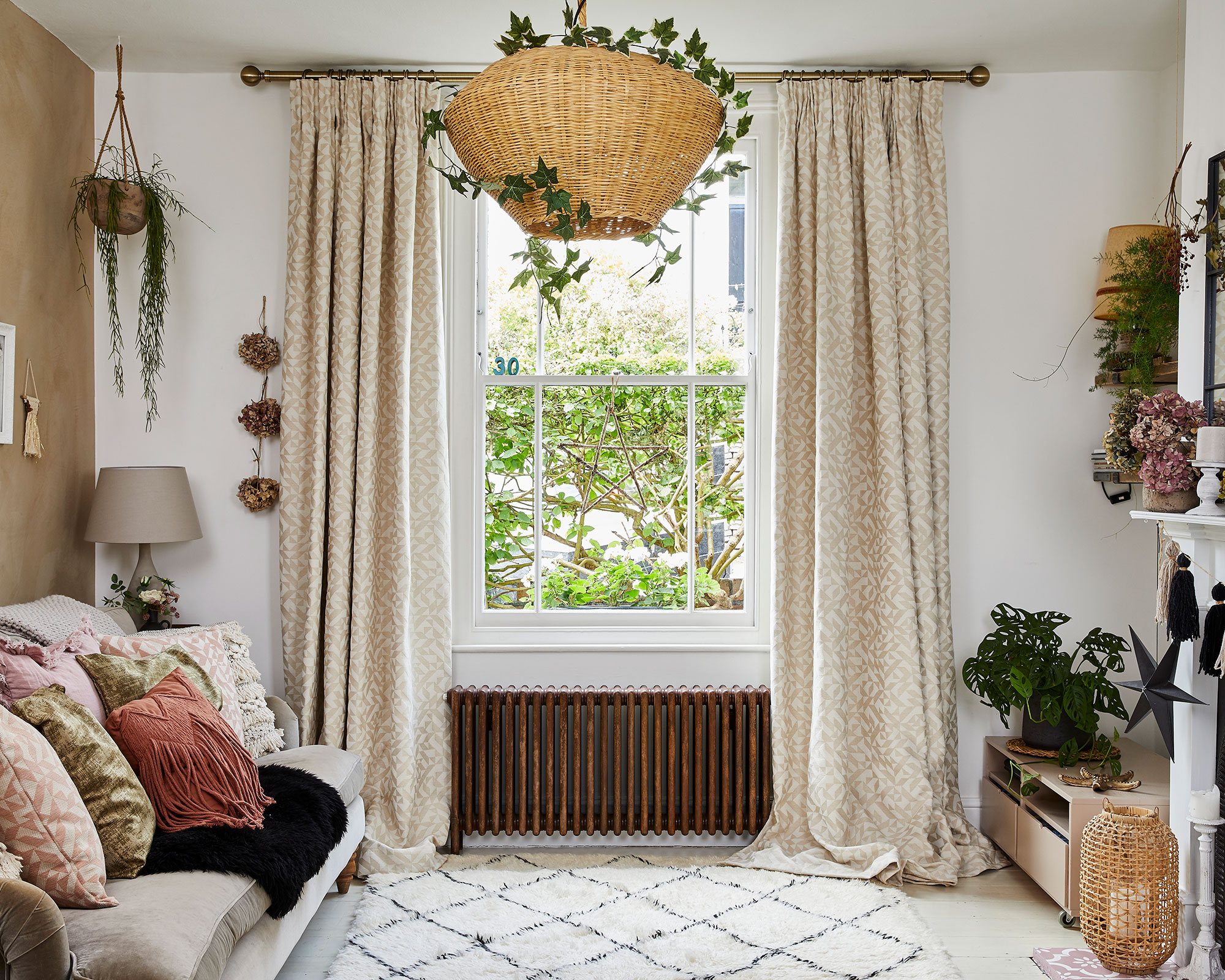 Country-curtain-ideas-for-living-rooms-9-Hillarys