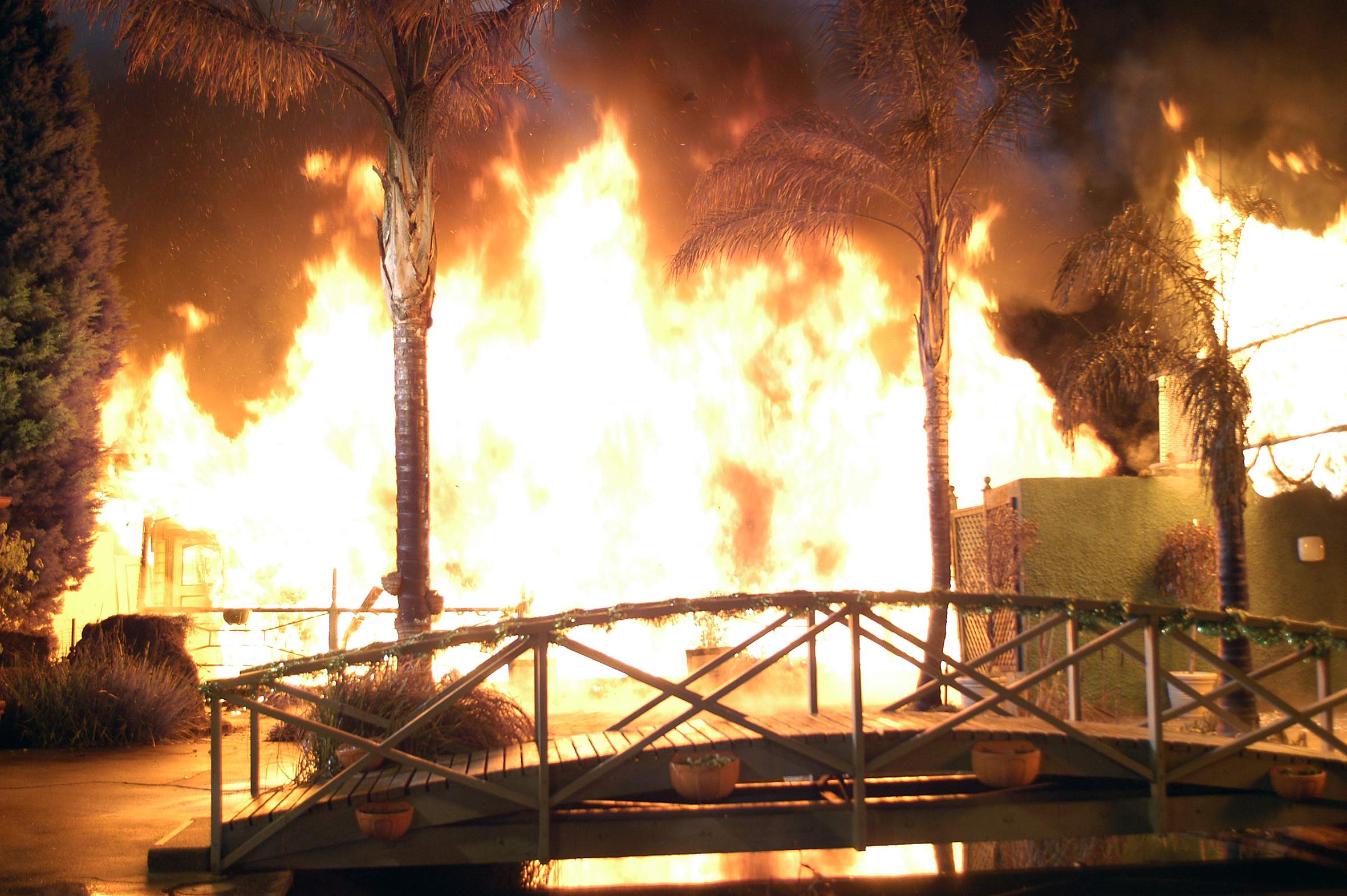 Lassiters explosion in Neighbours