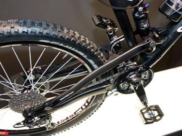 Seat stays on the top-end Strive models are carbon fiber.