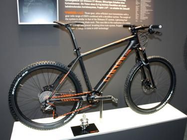 Canyon's 'Projekt 1.442 sports an intriguing 3x10 drivetrain with a three-speed internally geared rear hub.