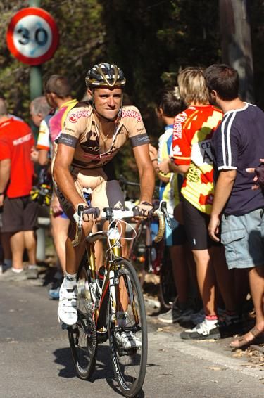 A Footon-Servetto rider nears the finish.