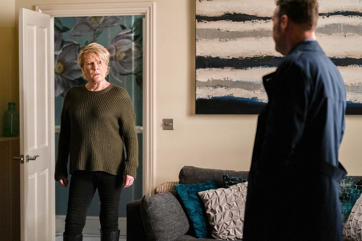 Shirley and Mick hear that Tina&#039;s been spotted in EastEnders