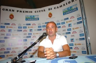 Paolo Bettini speaks to the press