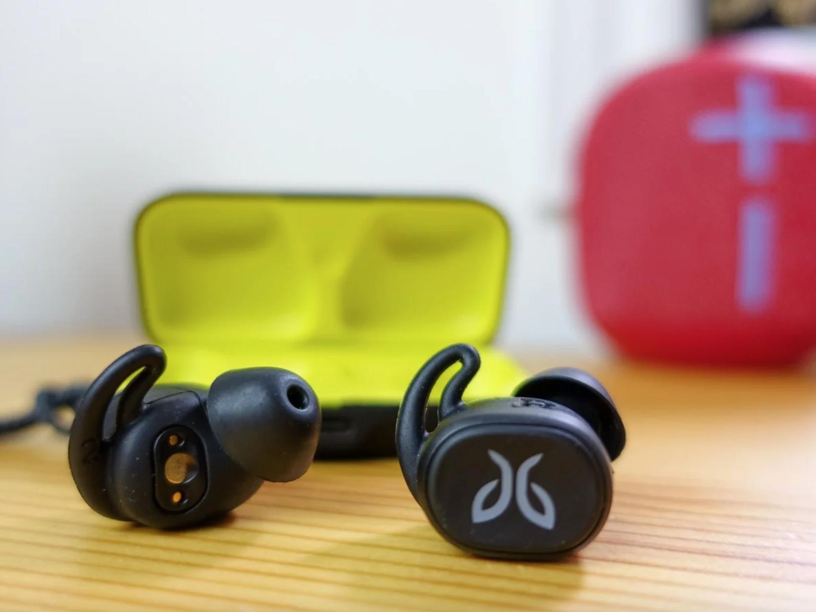 Jaybird Vista earbuds in black
