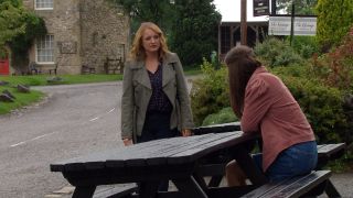 Sarah enacts a plan in Emmerdale