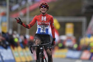 Elite women - Brand takes dominant win in muddy Hoogerheide