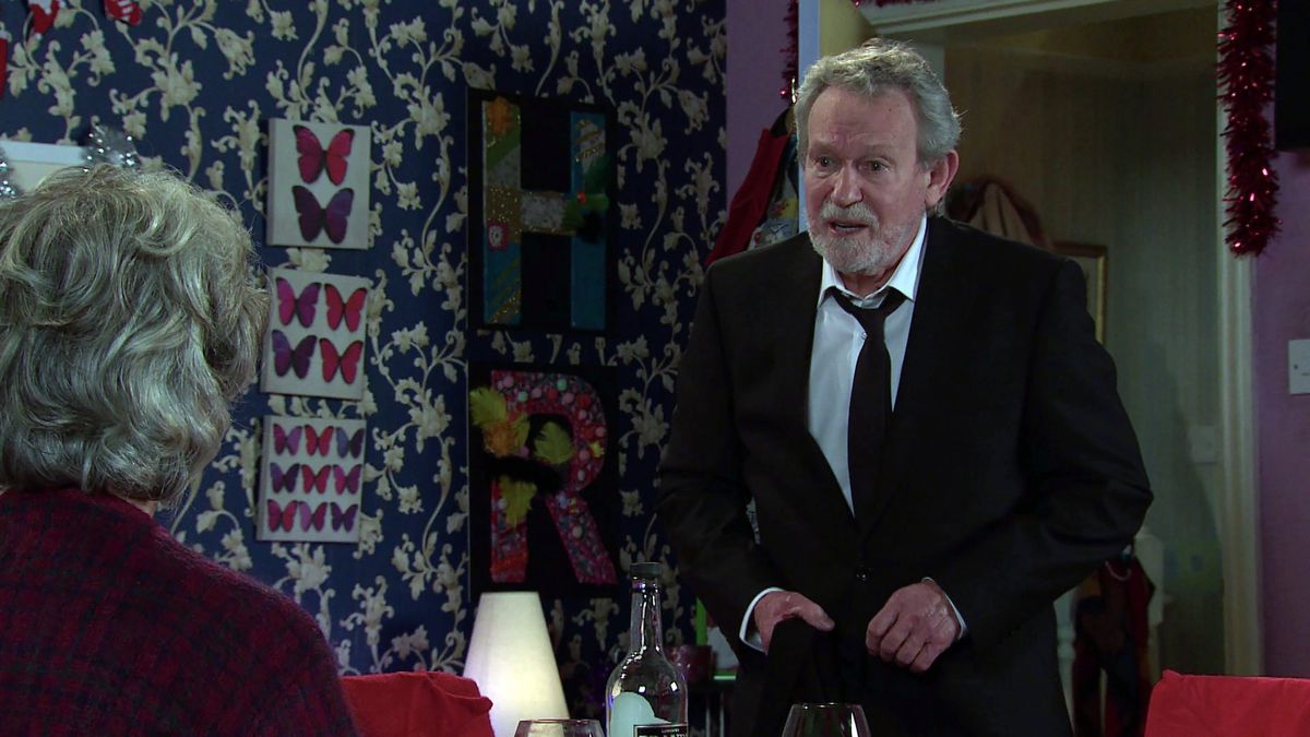 Coronation Street spoilers: Arthur Medwin has an offer for Evelyn