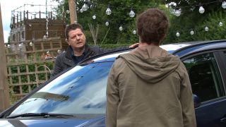 Vinny and Paul hope to convince Mandy in Emmerdale