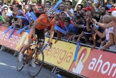 Igor Anton (Euskaltel-Euskadi) pushes the pace