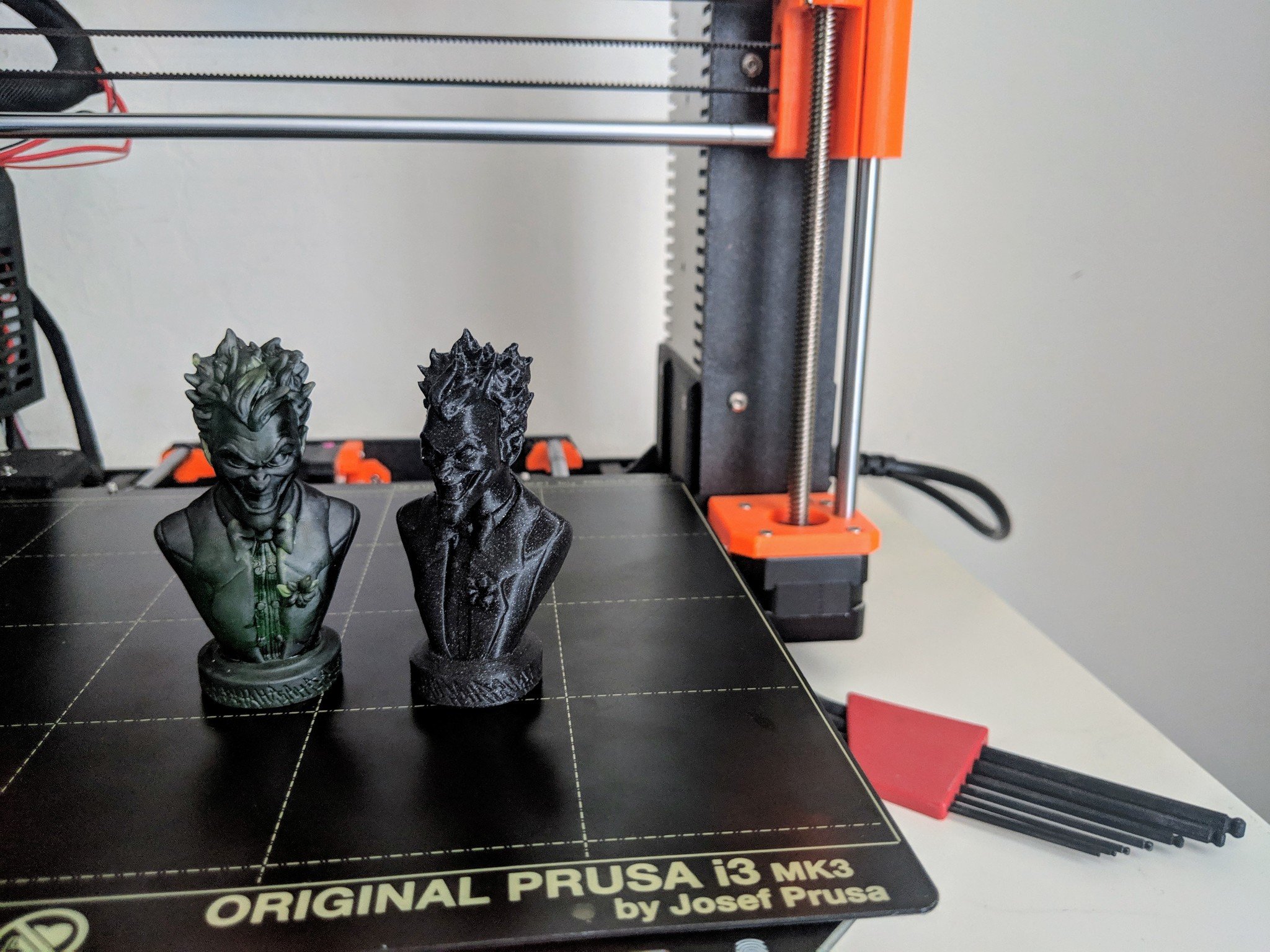 Choosing between resin or filament 3D printing is tough, but we can help! 