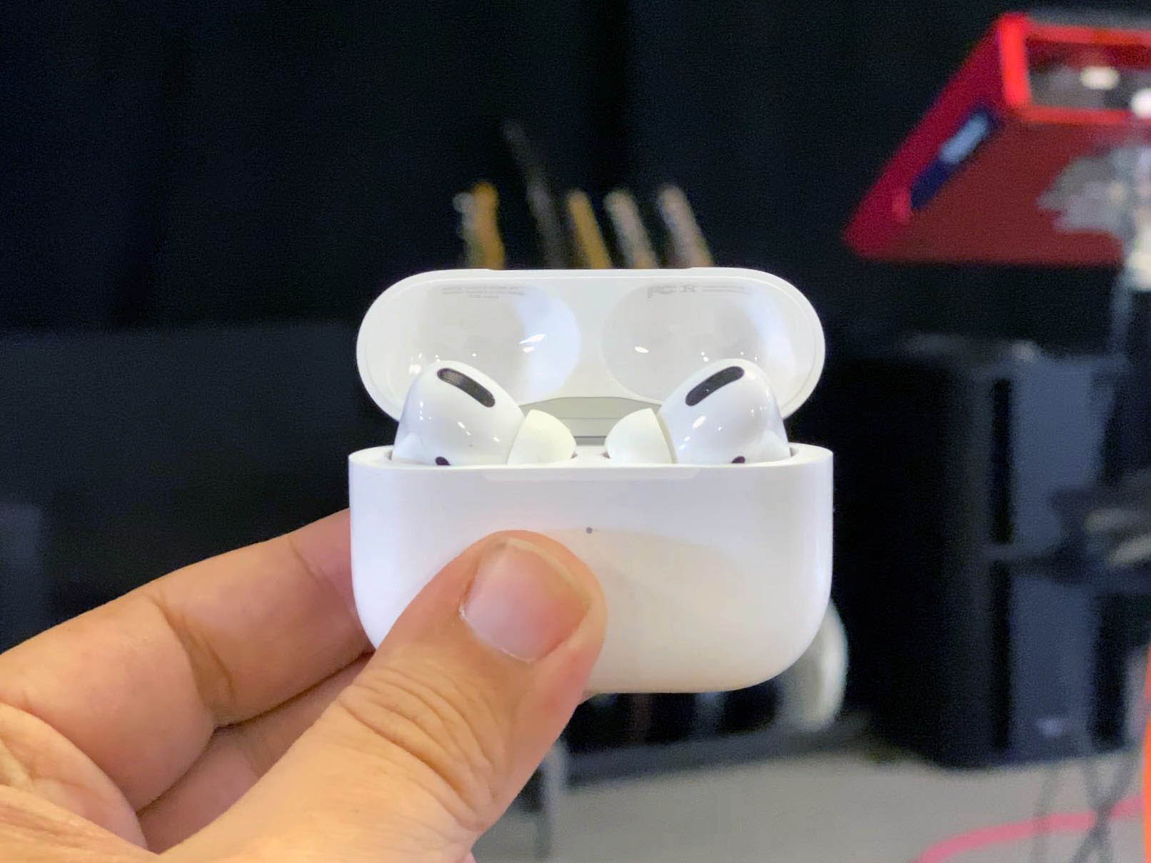 Airpods моргают оранжевым. Apple AIRPODS Pro MAGSAFE. AIRPODS 3 Pro MAGSAFE. Apple AIRPODS Pro 2 MAGSAFE. Apple AIRPODS Pro MAGSAFE 2021.