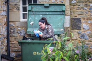 Mandy finds the evidence in Emmerdale