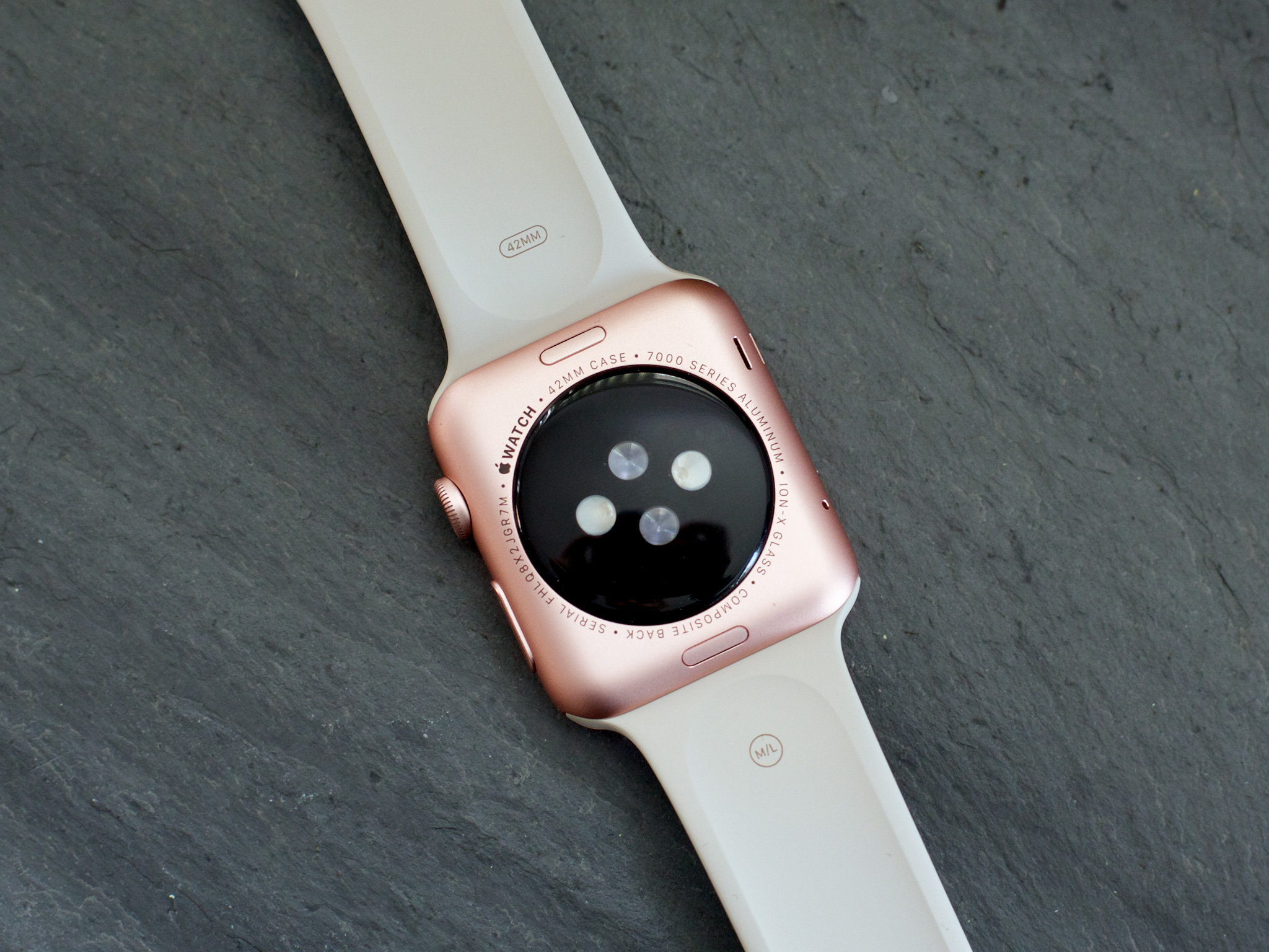 Apple watch 10 rose gold loop. Эпл вотч 4 розовое золото. Эпл вотч 5 розовое золото. Apple watch 4 40 мм Gold. Часы эпл вотч розовые.